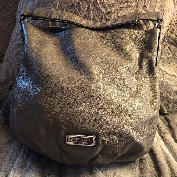 Marc Jacobs Handbags - Marc Jacobs Grey Leather Bag